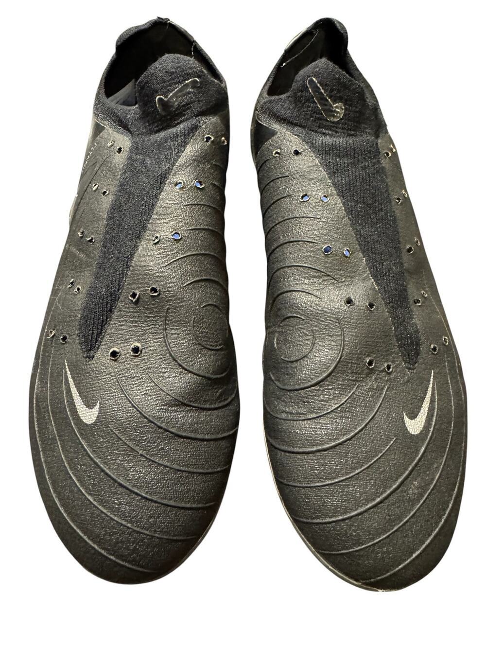 Nike Size 7 Flyknit US Black Soccer Cleats No shoe strings